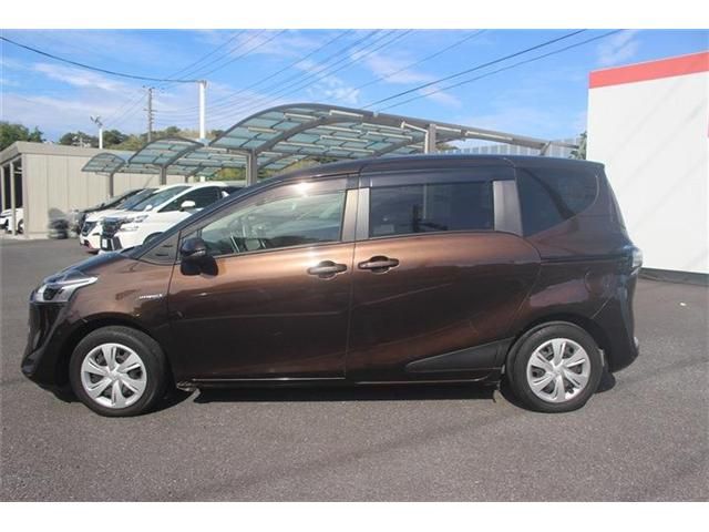 TOYOTA SIENTA HYBRID 2019