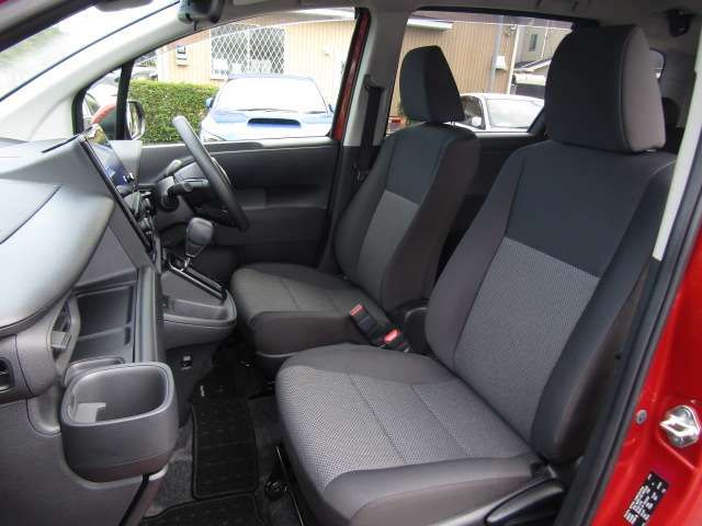 TOYOTA SIENTA HYBRID 2023