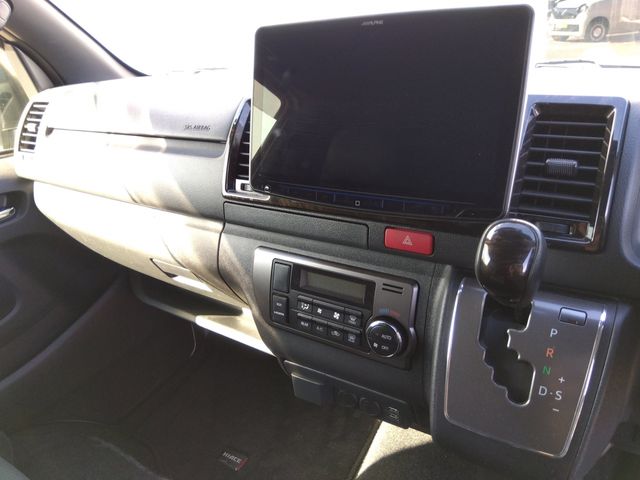 TOYOTA HIACE van 4WD 2023