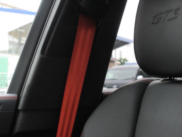 PORSCHE PORSCHE Macan 2024