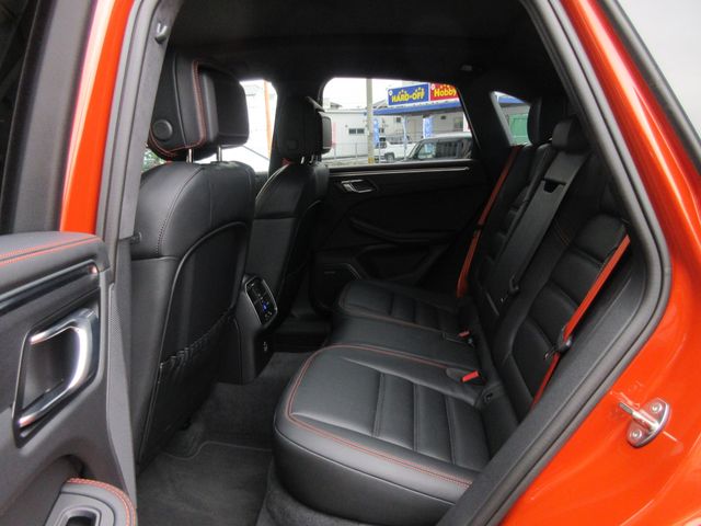 PORSCHE PORSCHE Macan 2024