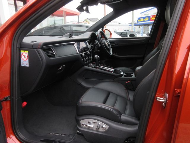 PORSCHE PORSCHE Macan 2024