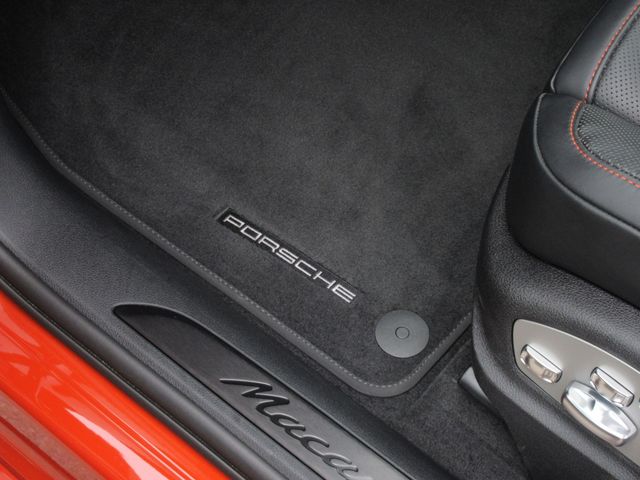 PORSCHE PORSCHE Macan 2024