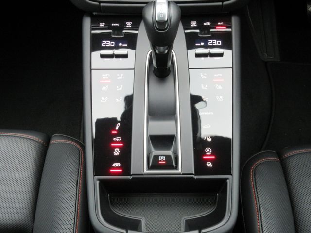 PORSCHE PORSCHE Macan 2024