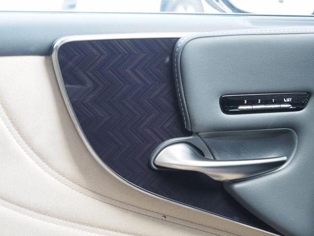 TOYOTA LEXUS LS500h 4WD 2021