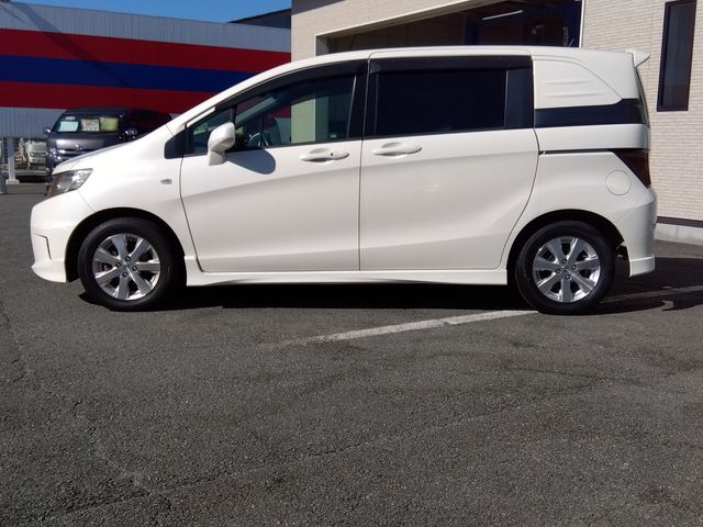 HONDA FREED Spike 2010