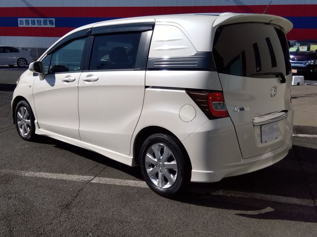 HONDA FREED Spike 2010