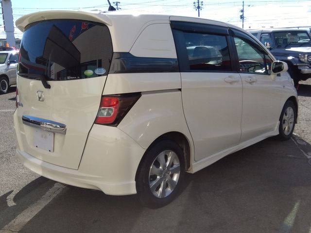 HONDA FREED Spike 2010