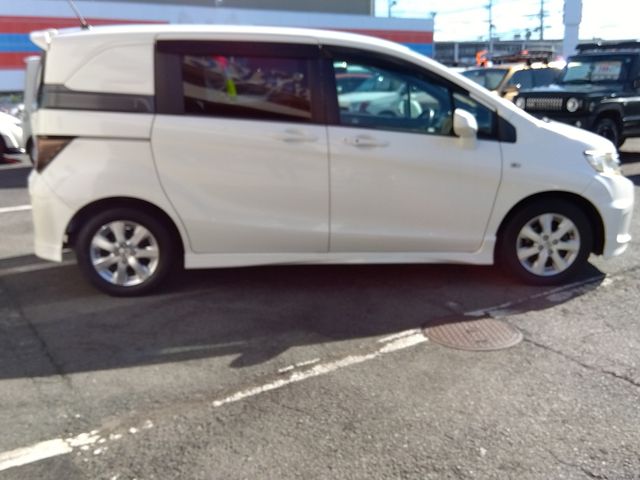 HONDA FREED Spike 2010