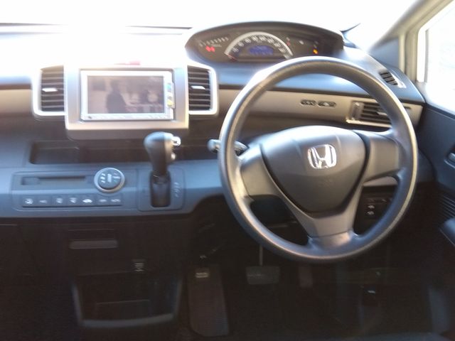 HONDA FREED Spike 2010