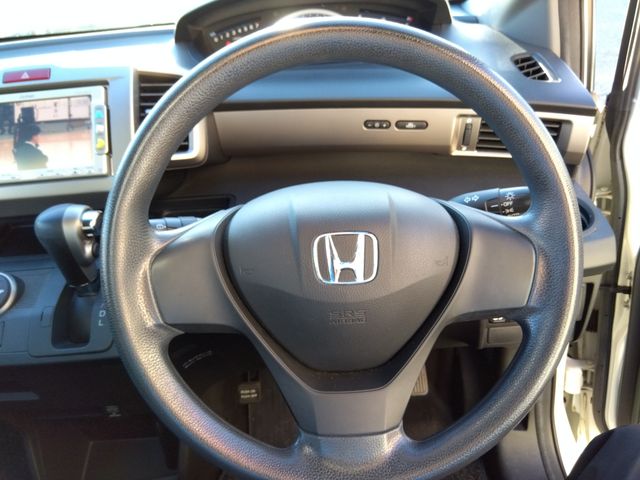 HONDA FREED Spike 2010