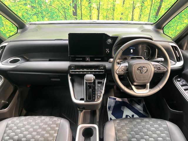 TOYOTA VOXY HYBRID 2025