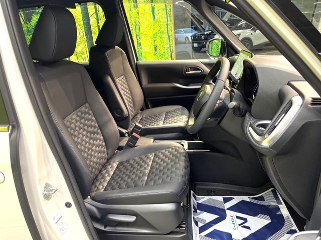 TOYOTA VOXY HYBRID 2025