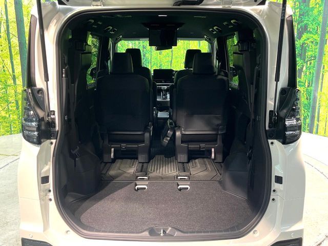 TOYOTA VOXY HYBRID 2025