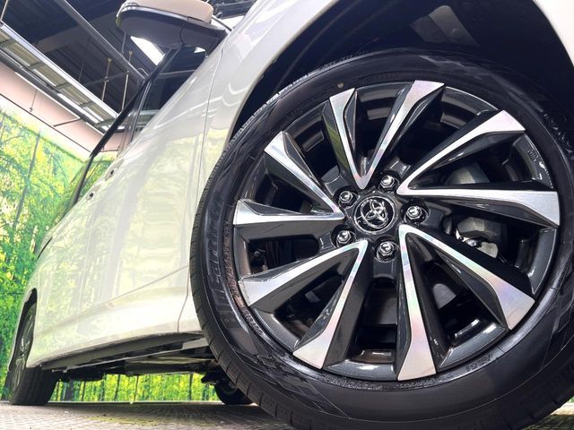 TOYOTA VOXY HYBRID 2025