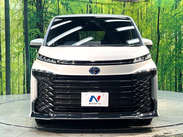 TOYOTA VOXY HYBRID 2025