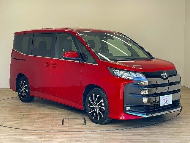 TOYOTA NOAH 2022