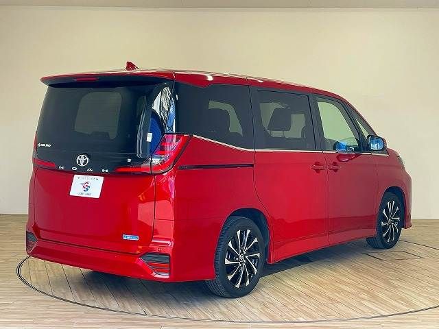 TOYOTA NOAH 2022