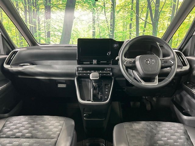 TOYOTA VOXY 4WD 2024