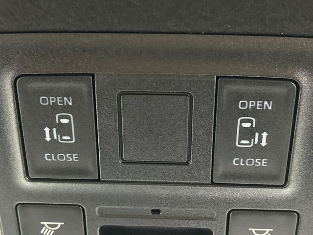 TOYOTA VOXY 4WD 2024