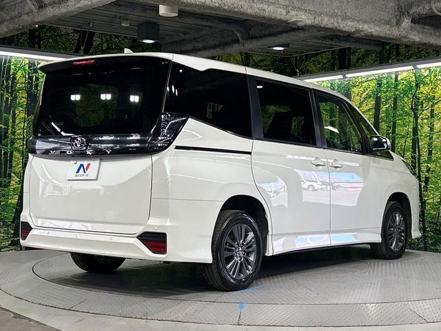 TOYOTA VOXY 4WD 2024