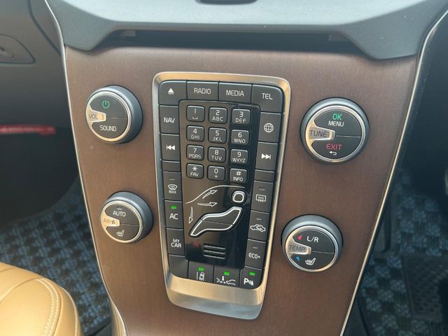 VOLVO VOLVO V40 2017