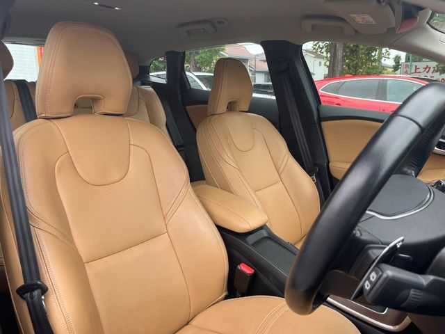 VOLVO VOLVO V40 2017