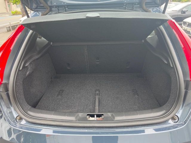 VOLVO VOLVO V40 2017