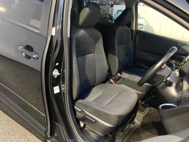 TOYOTA SIENTA HYBRID 2016