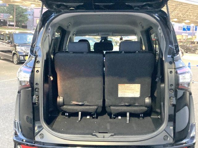 TOYOTA SIENTA HYBRID 2016