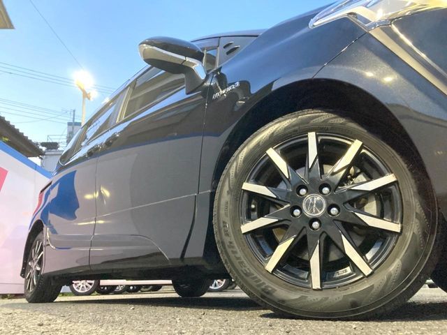 TOYOTA SIENTA HYBRID 2016