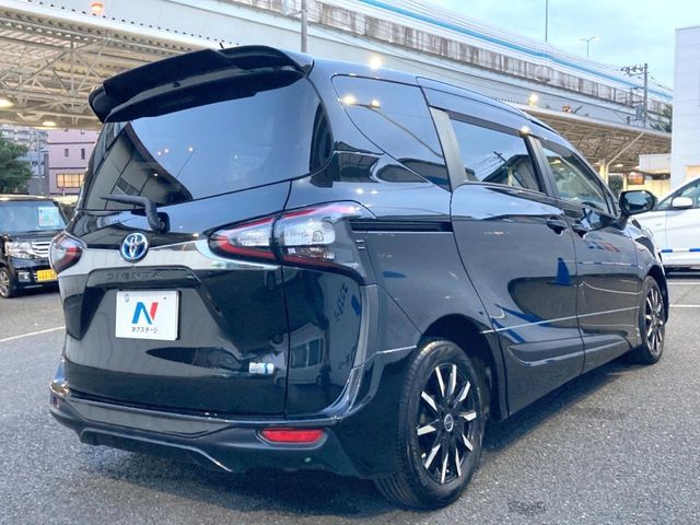 TOYOTA SIENTA HYBRID 2016