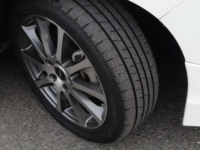 TOYOTA VOXY HYBRID 2014