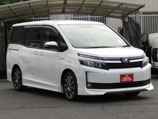 TOYOTA VOXY HYBRID 2014