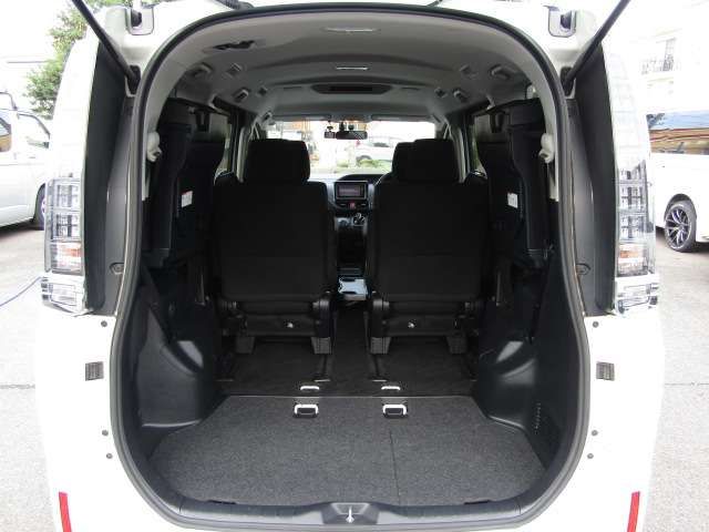 TOYOTA VOXY HYBRID 2014