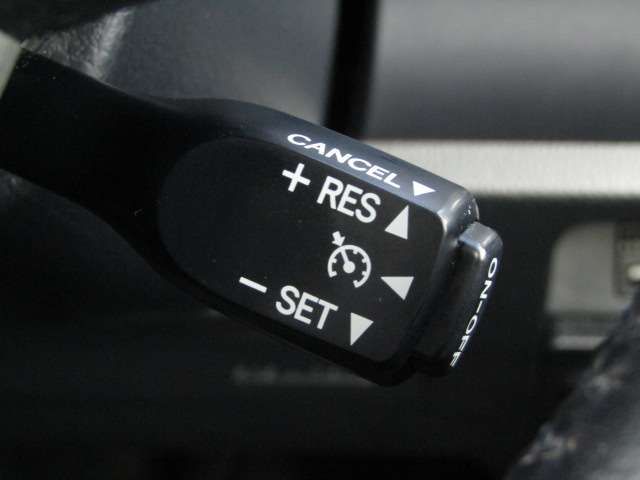 TOYOTA VOXY HYBRID 2014