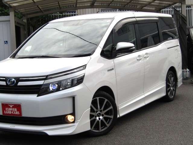 TOYOTA VOXY HYBRID 2014