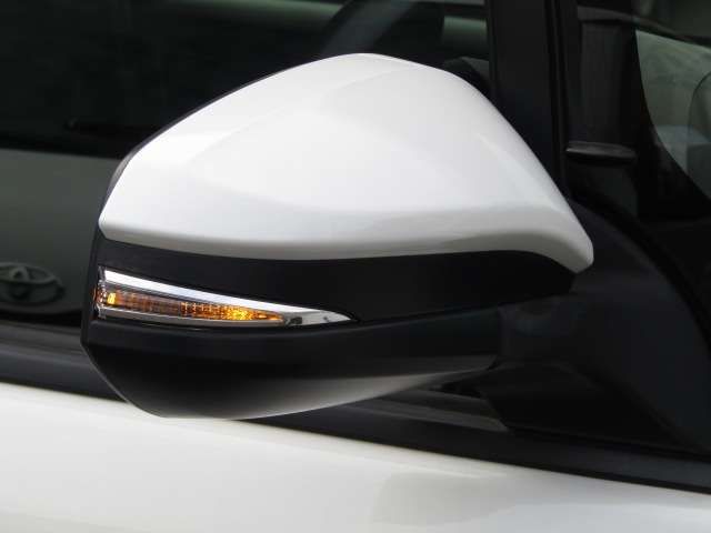 TOYOTA VOXY HYBRID 2014