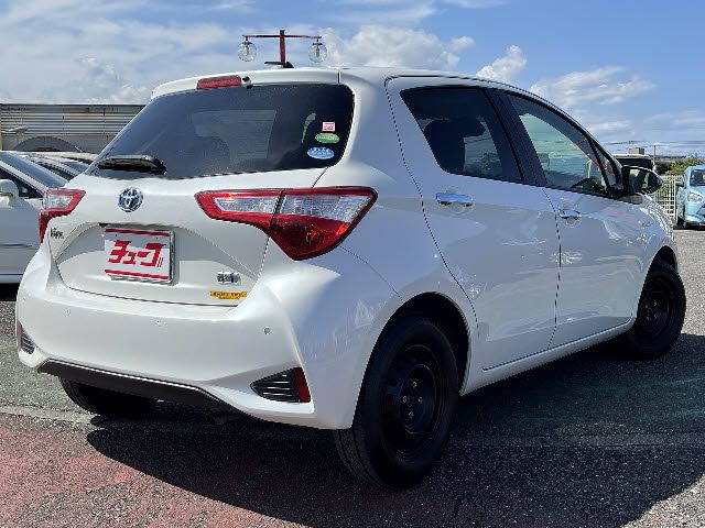 TOYOTA VITZ HYBRID 2019