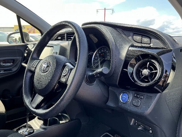 TOYOTA VITZ HYBRID 2019