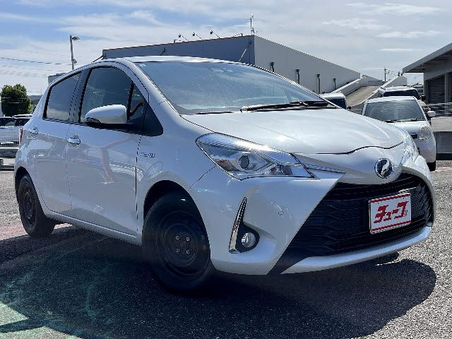 TOYOTA VITZ HYBRID 2019
