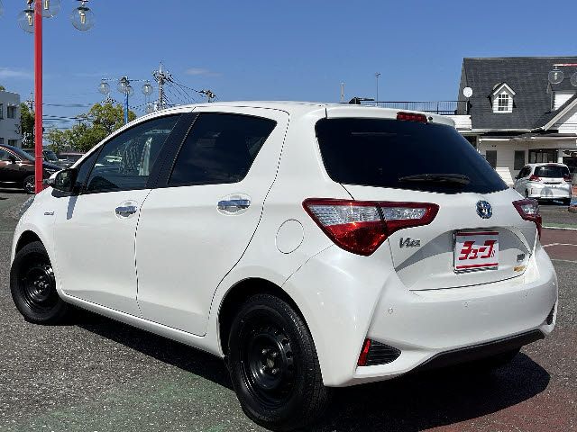 TOYOTA VITZ HYBRID 2019