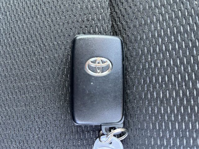 TOYOTA VITZ HYBRID 2019