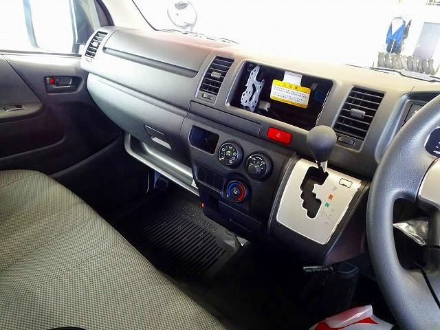 TOYOTA HIACE van 4WD 2025