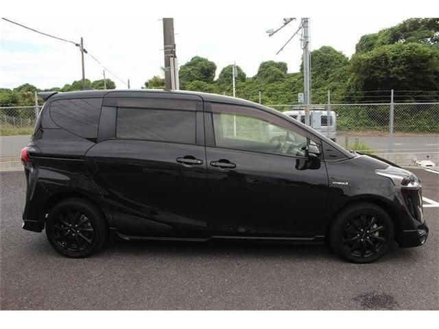 TOYOTA SIENTA HYBRID 2019