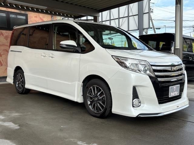 TOYOTA NOAH 2015