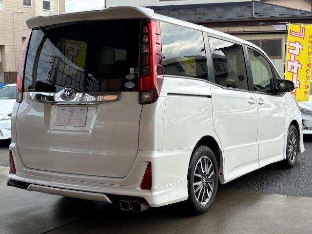 TOYOTA NOAH 2015