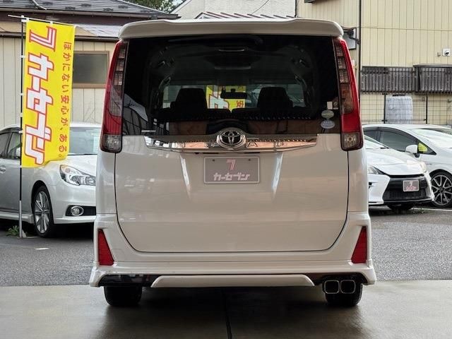 TOYOTA NOAH 2015