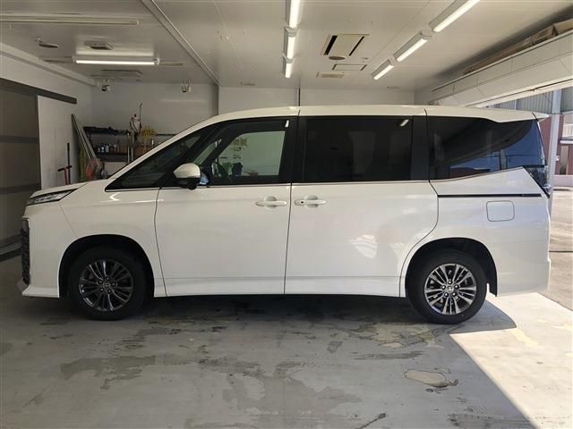 TOYOTA VOXY 4WD 2024