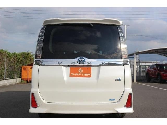 TOYOTA VOXY HYBRID 2017